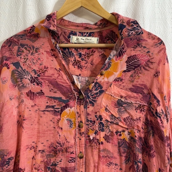 We The Free Good Vibes Coral Floral Button Down Blouse Size Xs - Picture 3 of 7